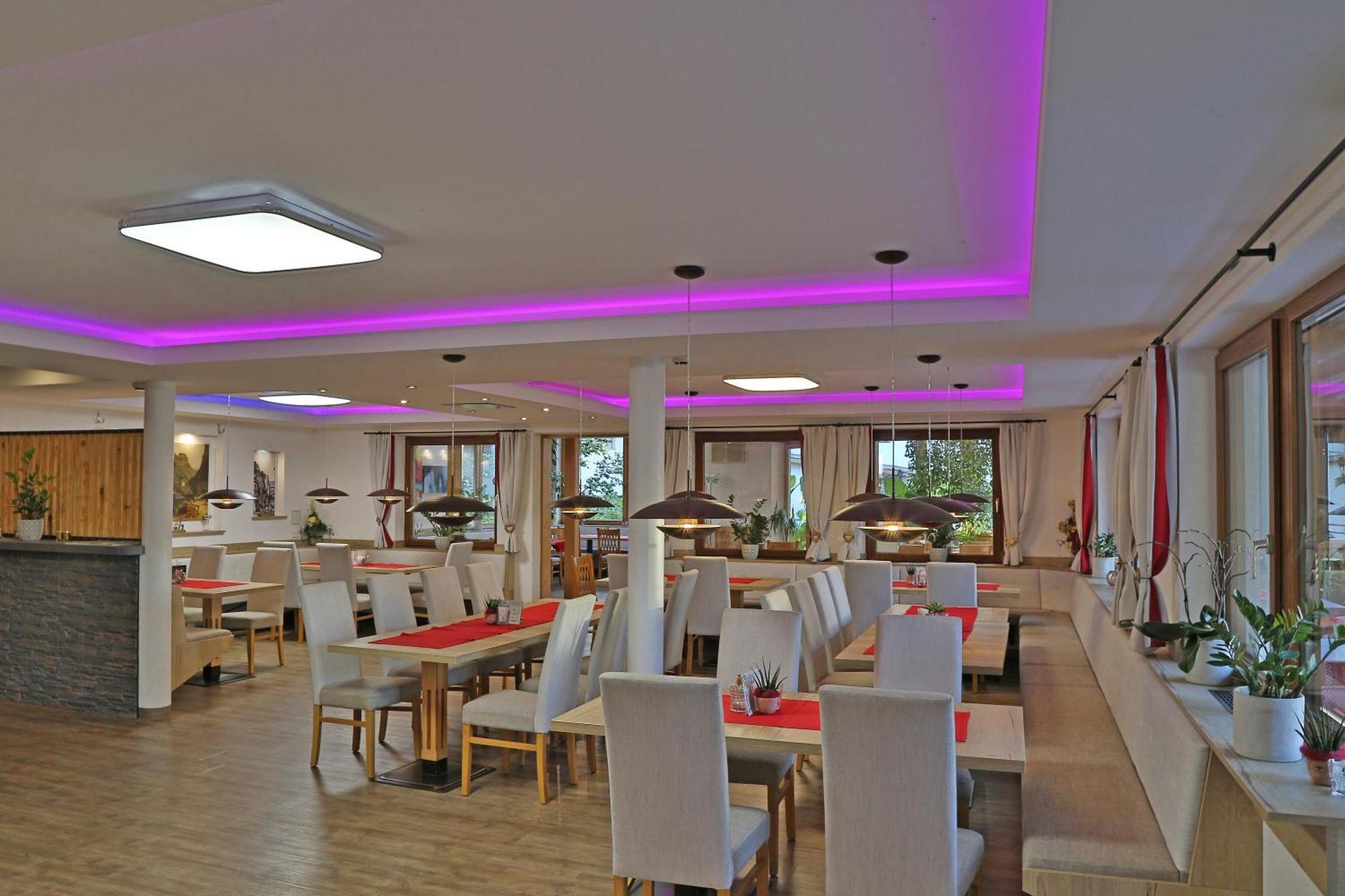 Radfeld Gasthof Pension Alpenblick מראה חיצוני תמונה