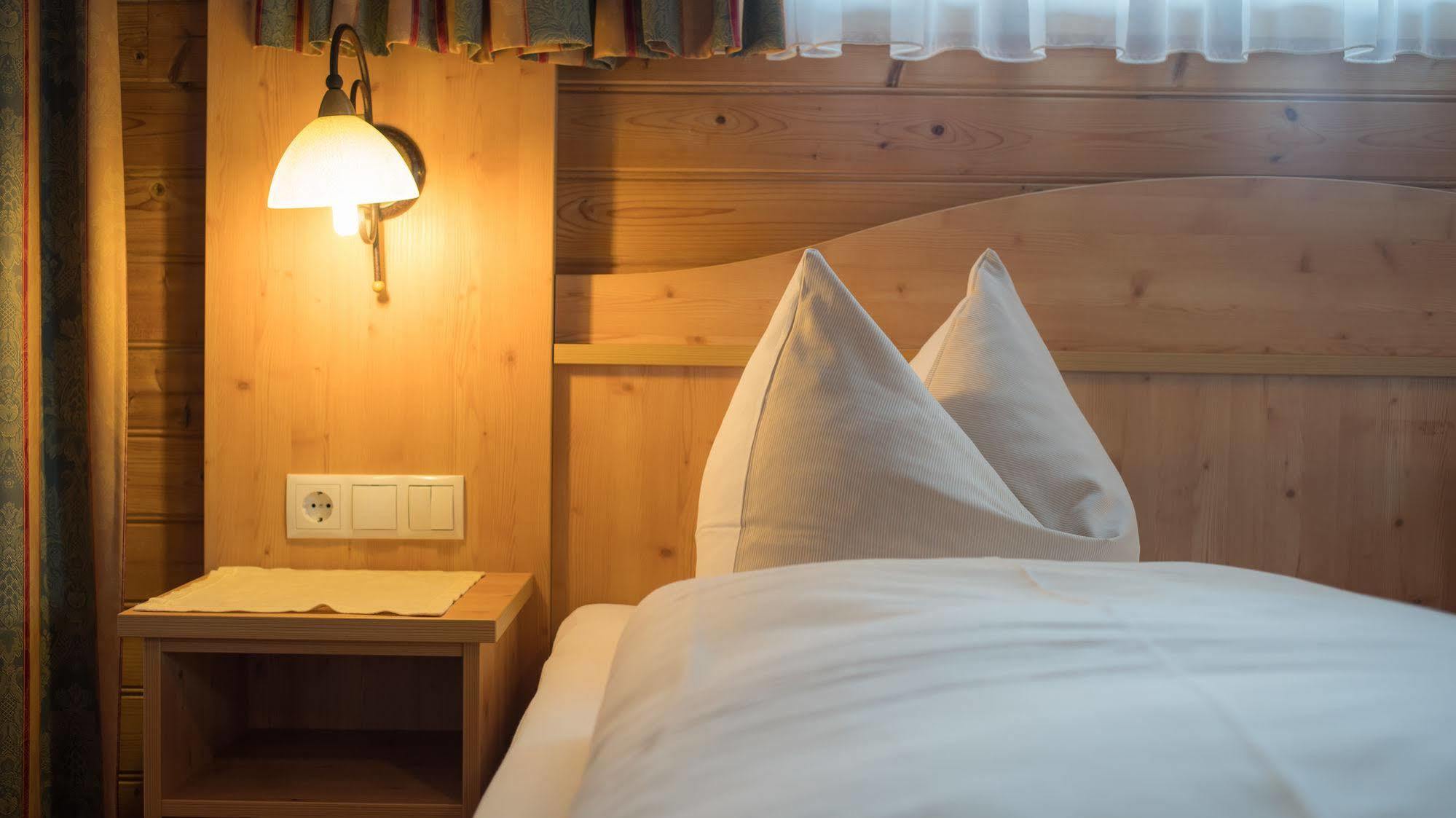 Radfeld Gasthof Pension Alpenblick מראה חיצוני תמונה