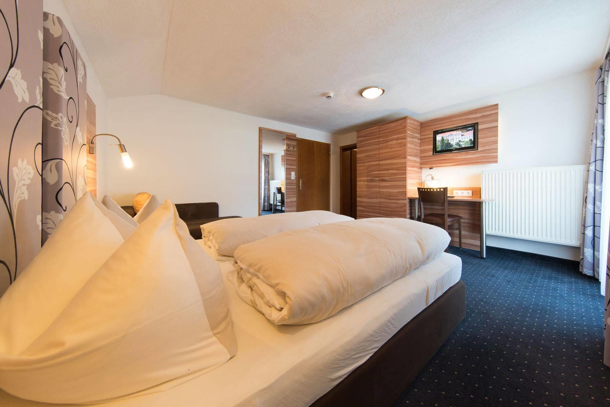 Radfeld Gasthof Pension Alpenblick מראה חיצוני תמונה